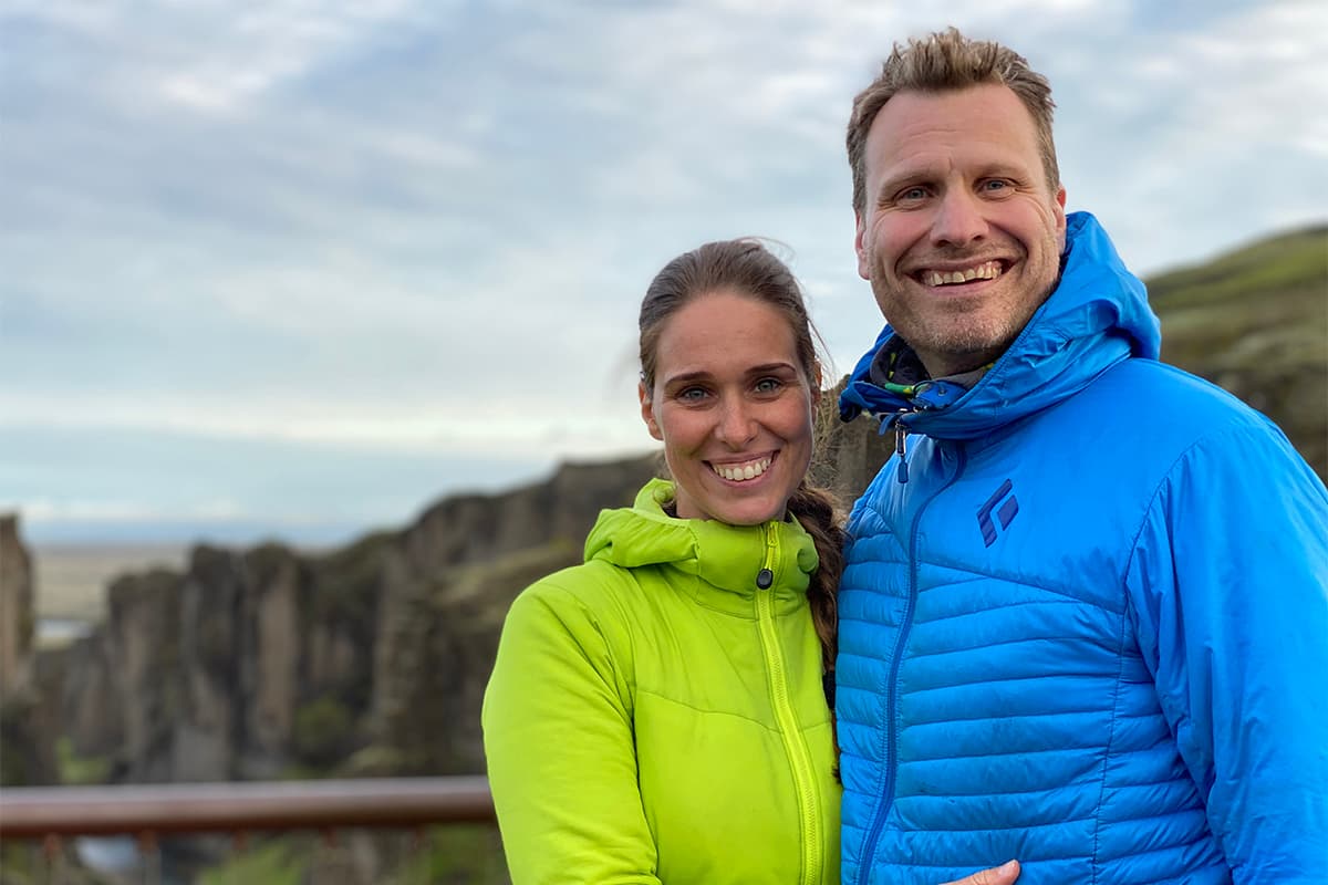 Founders of Luxury Adventures standing near the edge of Fjaðrárgljúfur canyon surrounded by dramatic cliffs and lush green landscape